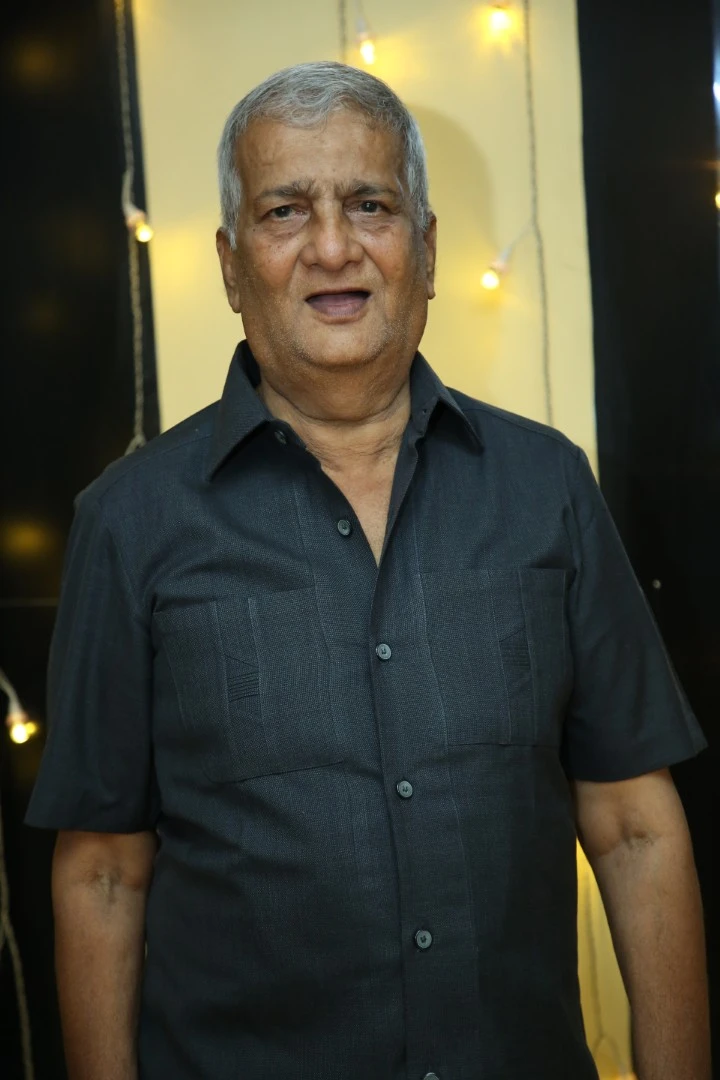 Vertical décor image